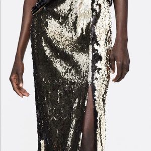 Brand new with tag Contrasting Sequin Skirt. M/L